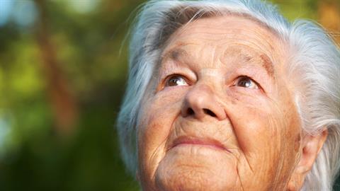 «Καθώς μεγαλώνεις...»: 12 πολύτιμες συμβουλές από μια σοφή γιαγιά